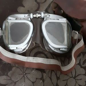 Vintage goggles with  Harley-Davidson case
